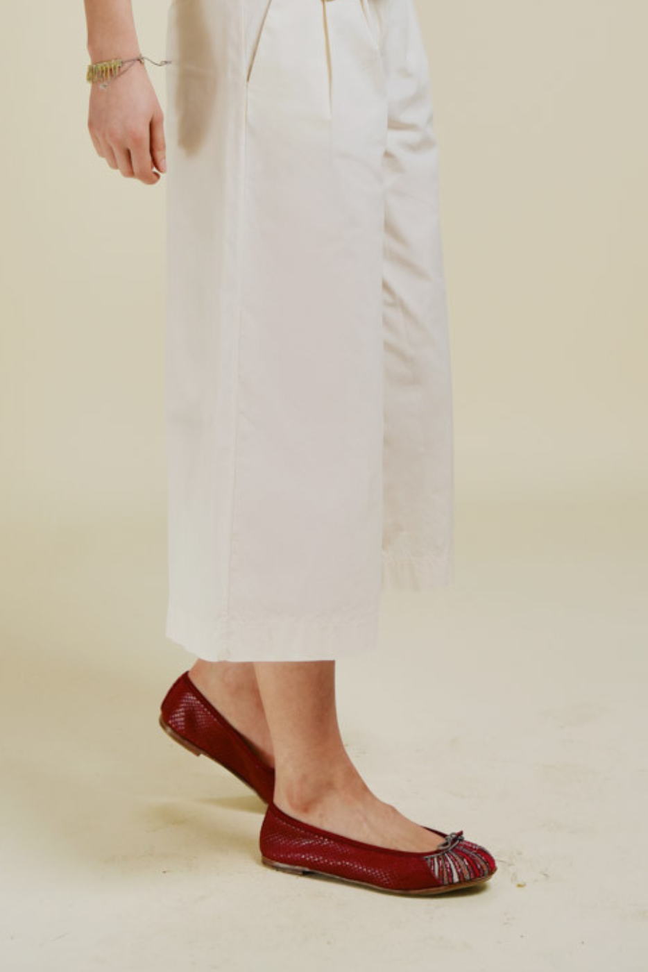 Modern Everyday Flat Shoes for Daily Wear - Image 3
