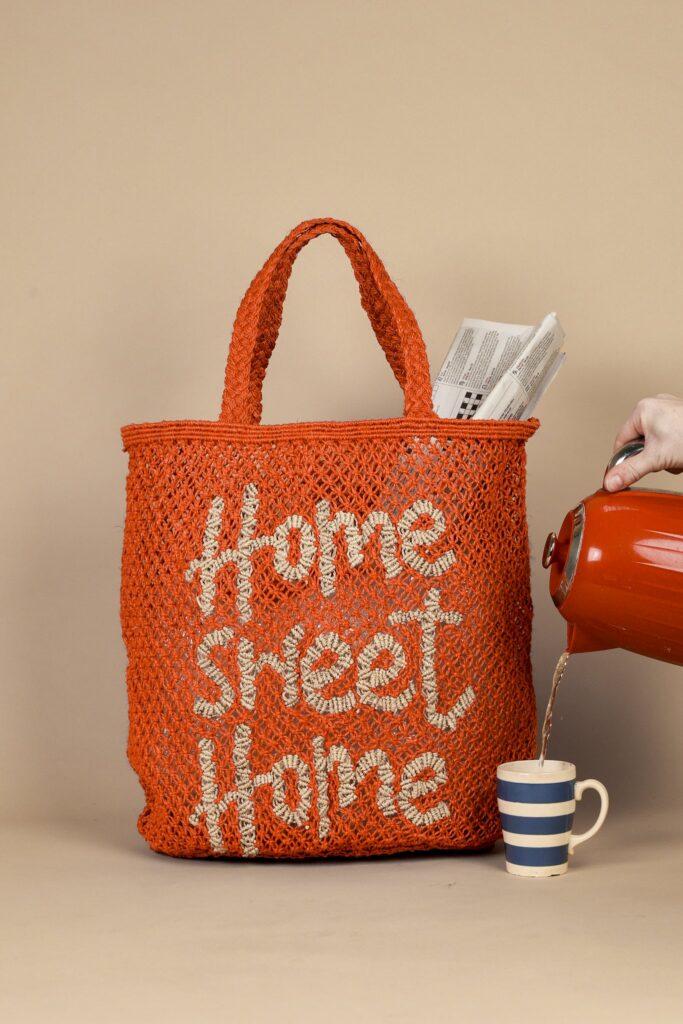 Essential Relaxed Woven Carry Bag for Daily Wear