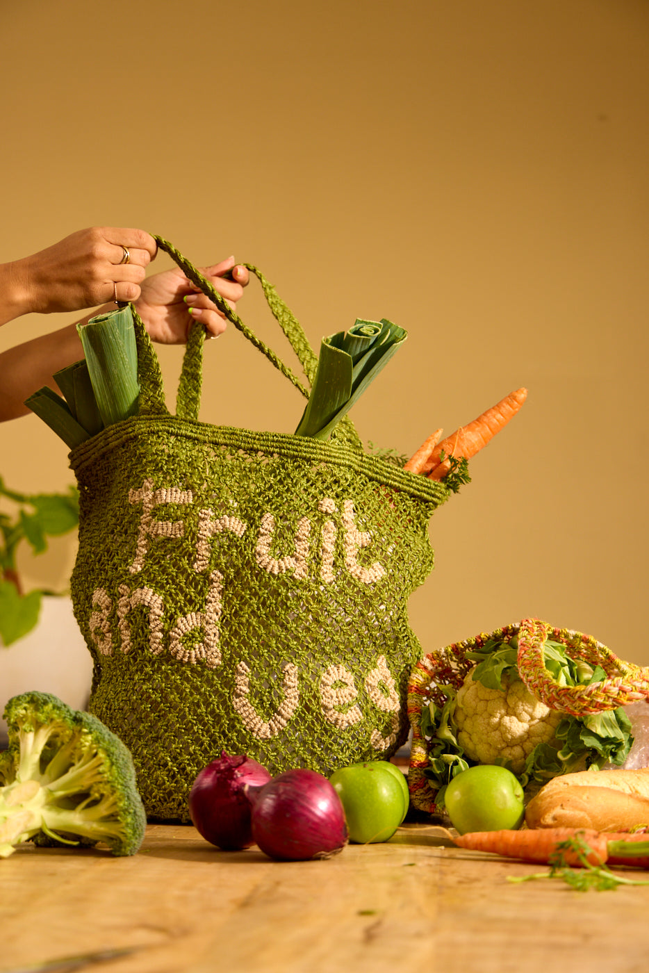 Essential Versatile Woven Carry Bag for Daily Wear - Image 2