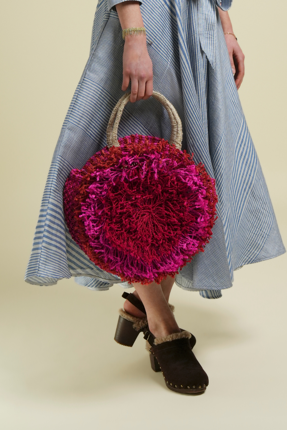 Balanced Woven Carry Bag for Daily Wear - Image 2